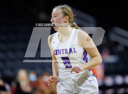 Thumbnail 3 in Omaha Westside vs. Omaha Central photogallery.