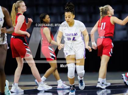 Thumbnail 2 in Omaha Westside vs. Omaha Central photogallery.