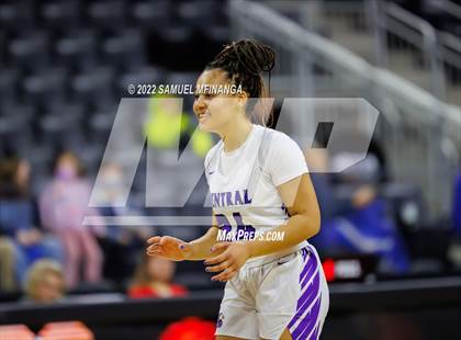 Thumbnail 3 in Omaha Westside vs. Omaha Central photogallery.
