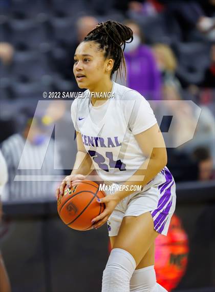 Thumbnail 2 in Omaha Westside vs. Omaha Central photogallery.
