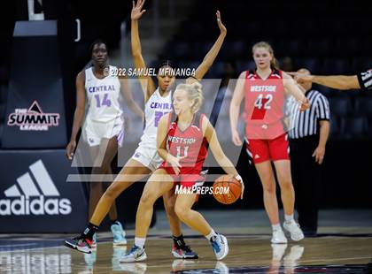 Thumbnail 2 in Omaha Westside vs. Omaha Central photogallery.