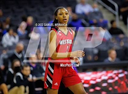 Thumbnail 3 in Omaha Westside vs. Omaha Central photogallery.
