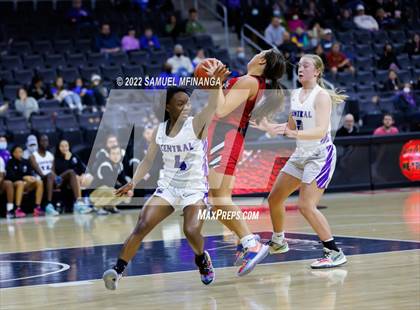 Thumbnail 1 in Omaha Westside vs. Omaha Central photogallery.