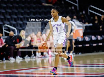 Thumbnail 2 in Omaha Westside vs. Omaha Central photogallery.