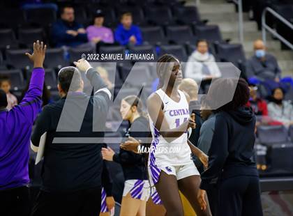Thumbnail 2 in Omaha Westside vs. Omaha Central photogallery.