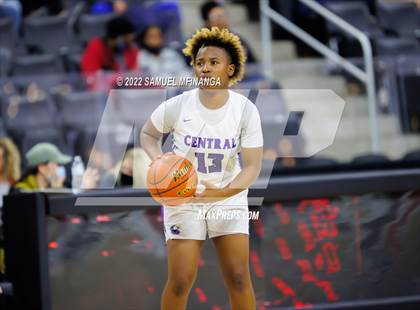Thumbnail 2 in Omaha Westside vs. Omaha Central photogallery.