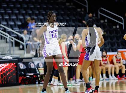 Thumbnail 3 in Omaha Westside vs. Omaha Central photogallery.