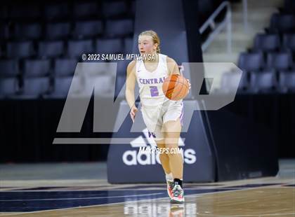 Thumbnail 2 in Omaha Westside vs. Omaha Central photogallery.