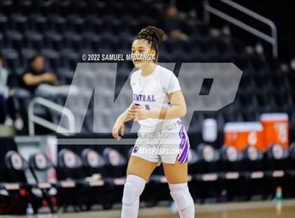 Thumbnail 2 in Omaha Westside vs. Omaha Central photogallery.