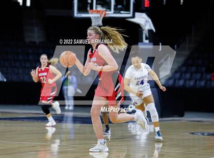 Thumbnail 2 in Omaha Westside vs. Omaha Central photogallery.
