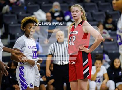 Thumbnail 3 in Omaha Westside vs. Omaha Central photogallery.