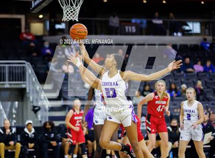 Thumbnail 1 in Omaha Westside vs. Omaha Central photogallery.
