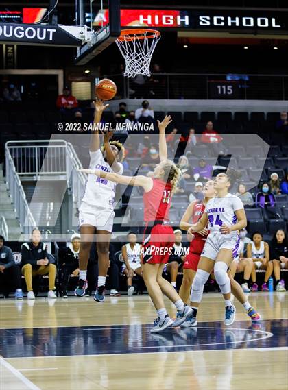 Thumbnail 2 in Omaha Westside vs. Omaha Central photogallery.