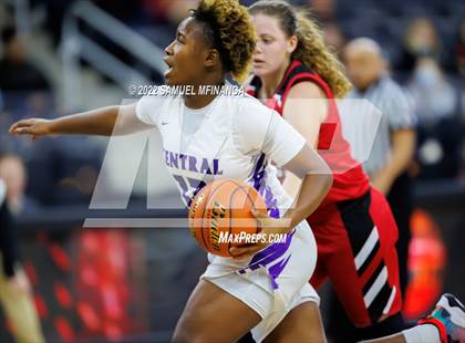 Thumbnail 1 in Omaha Westside vs. Omaha Central photogallery.