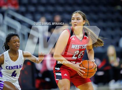 Thumbnail 3 in Omaha Westside vs. Omaha Central photogallery.