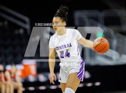 Thumbnail 2 in Omaha Westside vs. Omaha Central photogallery.