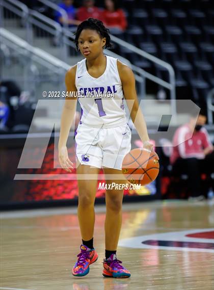 Thumbnail 1 in Omaha Westside vs. Omaha Central photogallery.