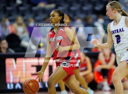 Thumbnail 3 in Omaha Westside vs. Omaha Central photogallery.
