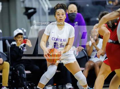 Thumbnail 1 in Omaha Westside vs. Omaha Central photogallery.