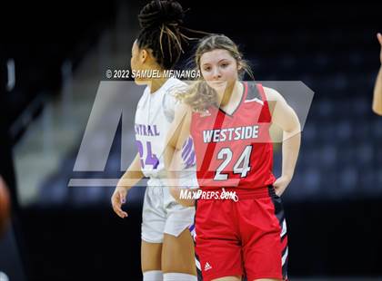 Thumbnail 2 in Omaha Westside vs. Omaha Central photogallery.