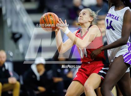 Thumbnail 2 in Omaha Westside vs. Omaha Central photogallery.