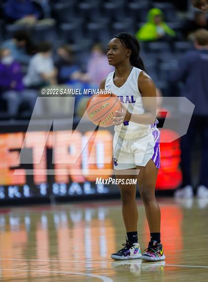 Thumbnail 2 in Omaha Westside vs. Omaha Central photogallery.