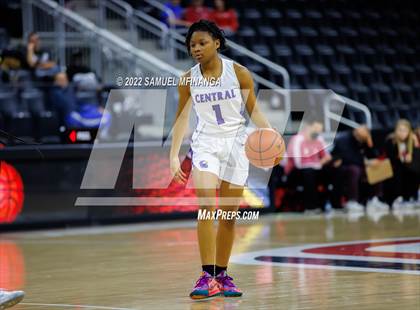 Thumbnail 2 in Omaha Westside vs. Omaha Central photogallery.