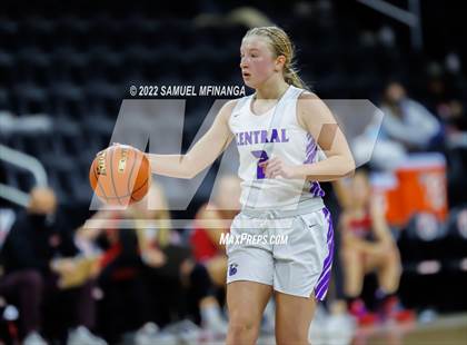 Thumbnail 1 in Omaha Westside vs. Omaha Central photogallery.