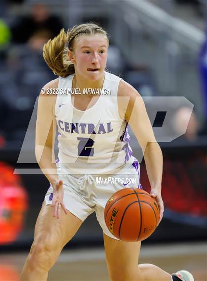 Thumbnail 3 in Omaha Westside vs. Omaha Central photogallery.