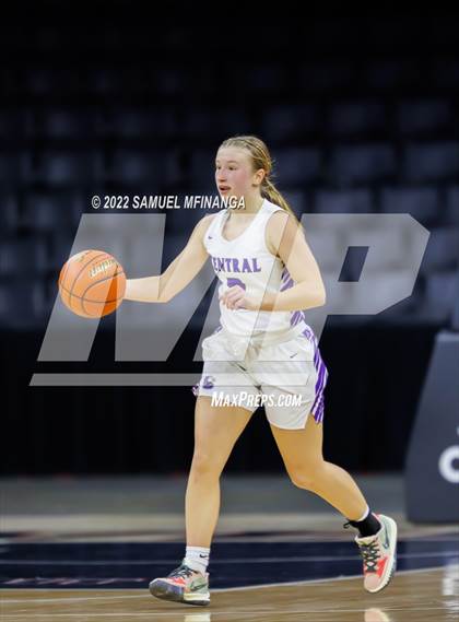 Thumbnail 2 in Omaha Westside vs. Omaha Central photogallery.