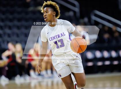 Thumbnail 3 in Omaha Westside vs. Omaha Central photogallery.