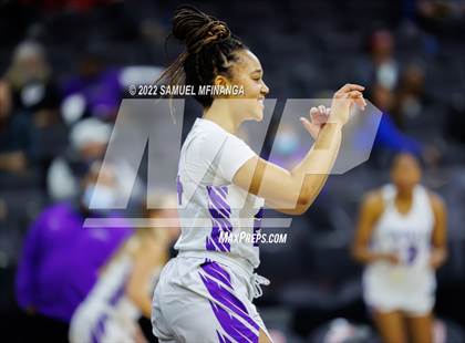 Thumbnail 3 in Omaha Westside vs. Omaha Central photogallery.