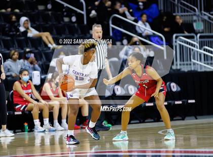 Thumbnail 2 in Omaha Westside vs. Omaha Central photogallery.