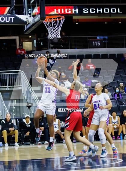Thumbnail 1 in Omaha Westside vs. Omaha Central photogallery.