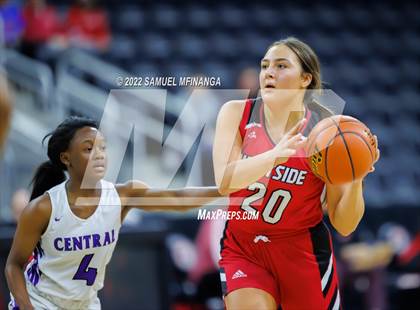 Thumbnail 2 in Omaha Westside vs. Omaha Central photogallery.