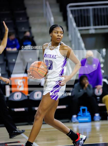 Thumbnail 3 in Omaha Westside vs. Omaha Central photogallery.