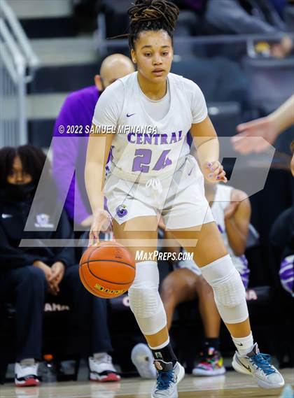 Thumbnail 1 in Omaha Westside vs. Omaha Central photogallery.