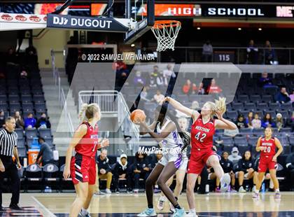 Thumbnail 1 in Omaha Westside vs. Omaha Central photogallery.