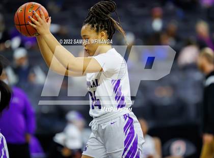 Thumbnail 2 in Omaha Westside vs. Omaha Central photogallery.