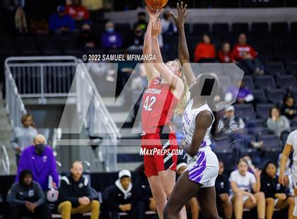 Thumbnail 3 in Omaha Westside vs. Omaha Central photogallery.