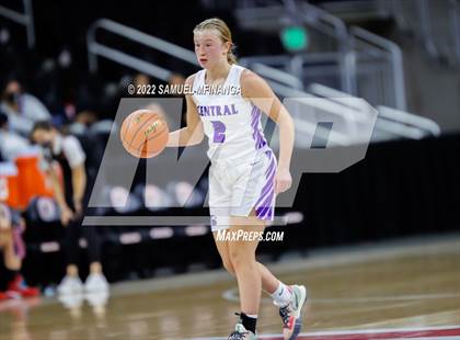 Thumbnail 2 in Omaha Westside vs. Omaha Central photogallery.