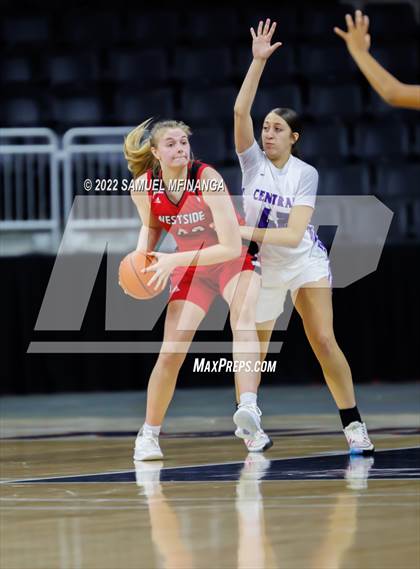Thumbnail 2 in Omaha Westside vs. Omaha Central photogallery.