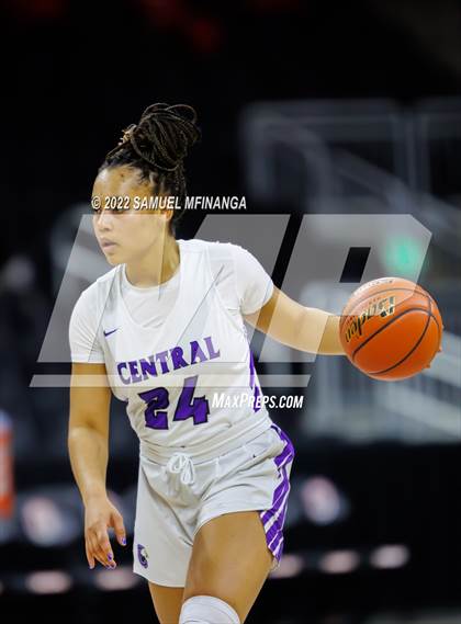 Thumbnail 3 in Omaha Westside vs. Omaha Central photogallery.