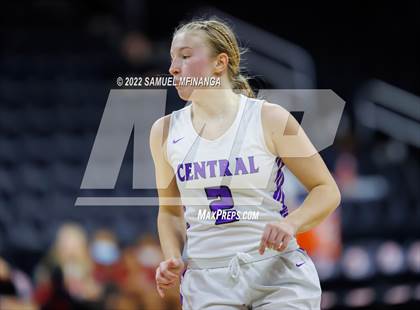 Thumbnail 2 in Omaha Westside vs. Omaha Central photogallery.