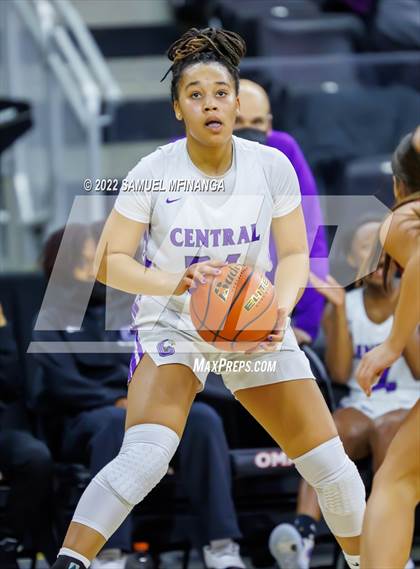 Thumbnail 2 in Omaha Westside vs. Omaha Central photogallery.