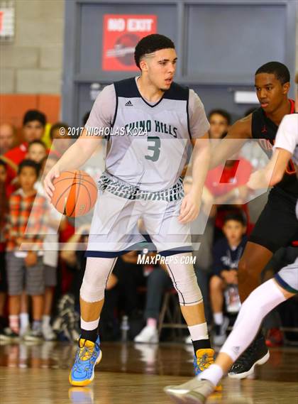 Thumbnail 1 in Oak Hill Academy vs. Chino Hills (Nike Extravaganza) photogallery.