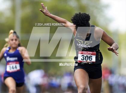 Thumbnail 2 in Lewis James Invitational (100 Meter) photogallery.