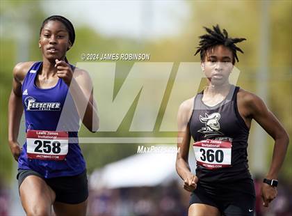 Thumbnail 3 in Lewis James Invitational (100 Meter) photogallery.