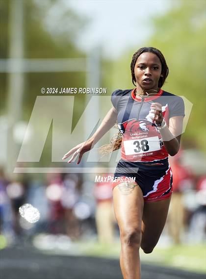 Thumbnail 2 in Lewis James Invitational (100 Meter) photogallery.