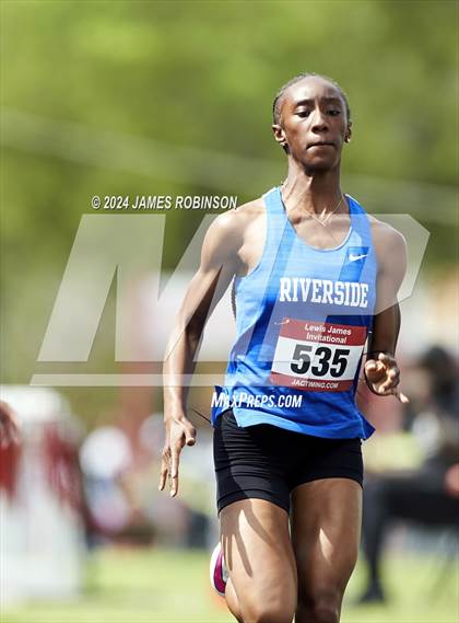 Thumbnail 2 in Lewis James Invitational (100 Meter) photogallery.